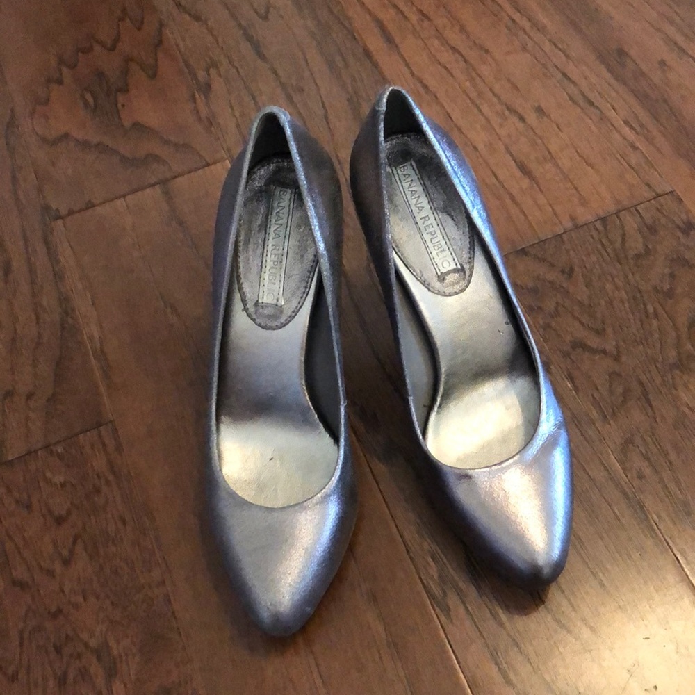 Banana Republic pewter heels size 6.5